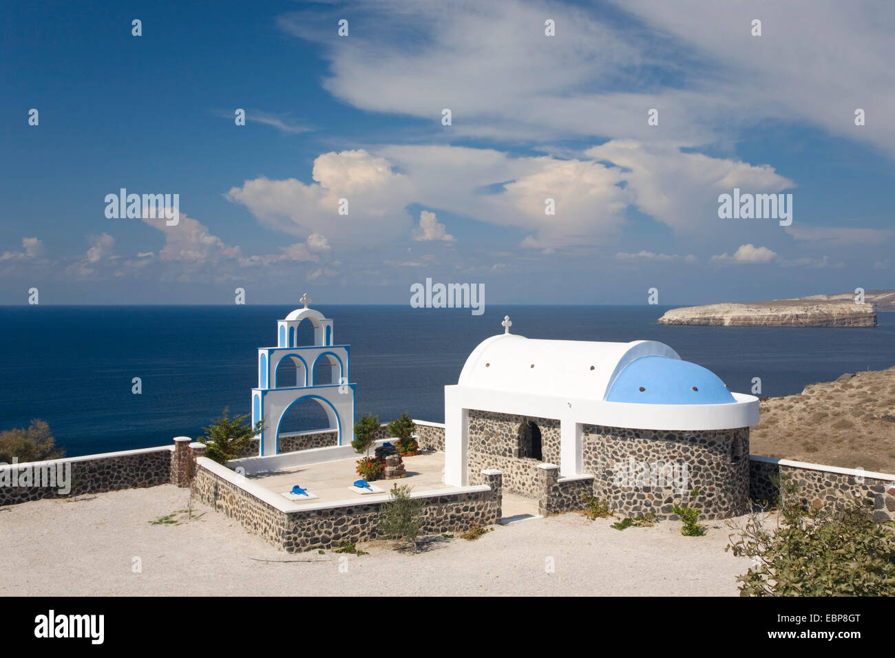 Akrotiri, Santorini, South Aegean, Greece. Clifftop chapel overlooking the sea. Stock Photo