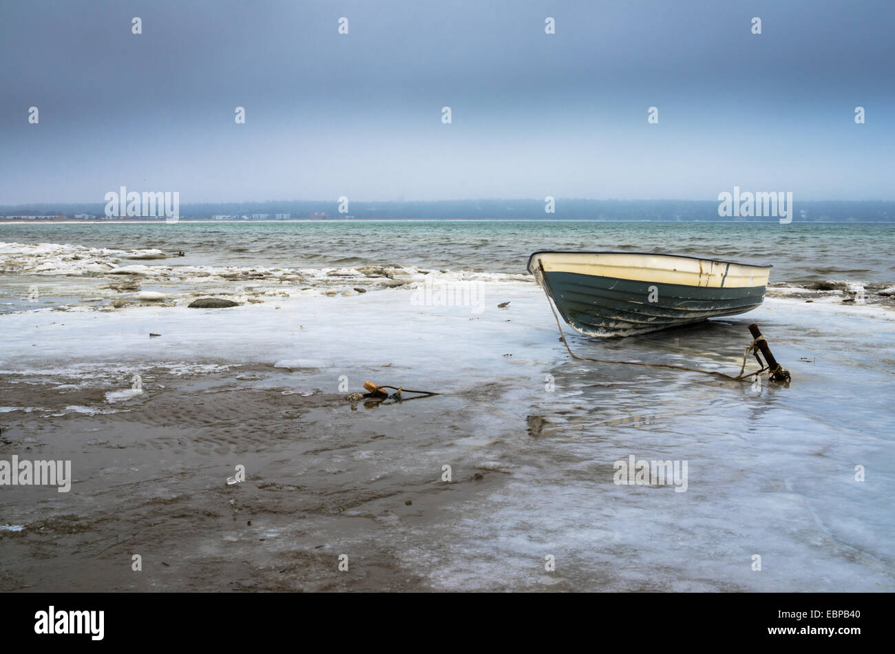 Sea shore boat hi-res stock photography and images - Alamy