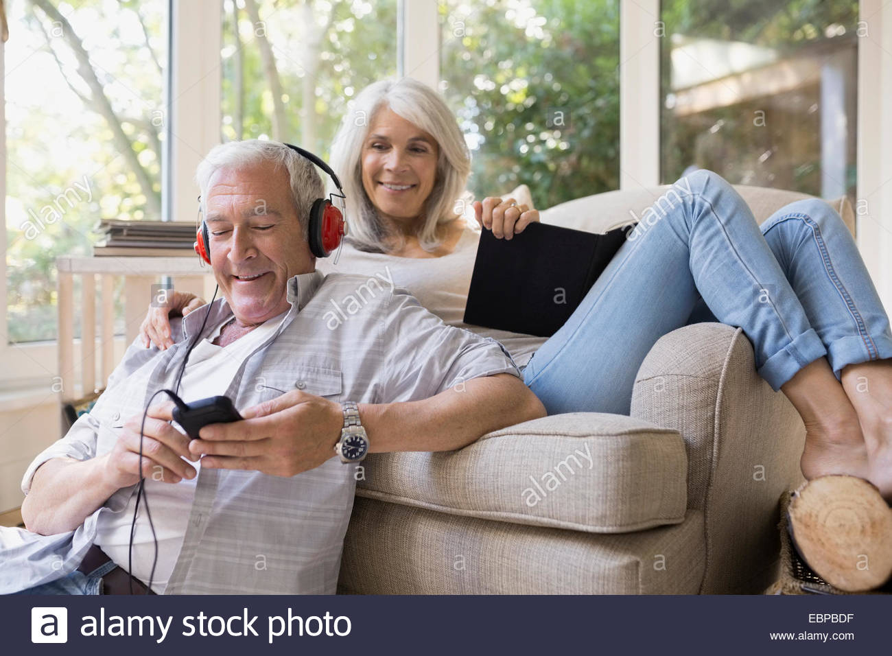 Senior couple relaxing in living room Stock Photo - Alamy