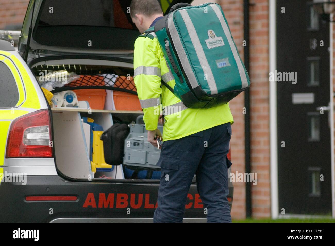 paramedic emergency response responder ambulance medic medical car cars