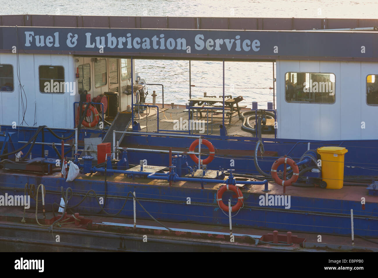 Fuel barges hires stock photography and images Alamy