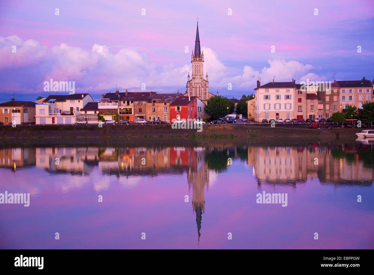 Yonne riverbanks at sunset, Auxerre, Yonne, Bourgogne (Burgundy), France, Europe Stock Photo