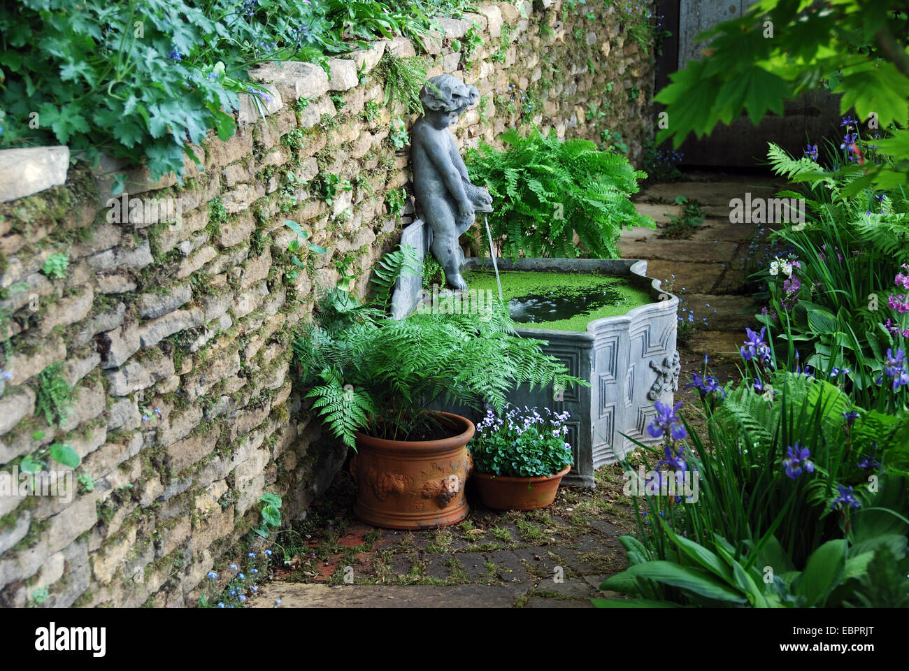'100 years of Hidcote Manor', The Chris Beardshaw Show Garden, RHS Chelsea Flower Show 2007, London, UK Stock Photo
