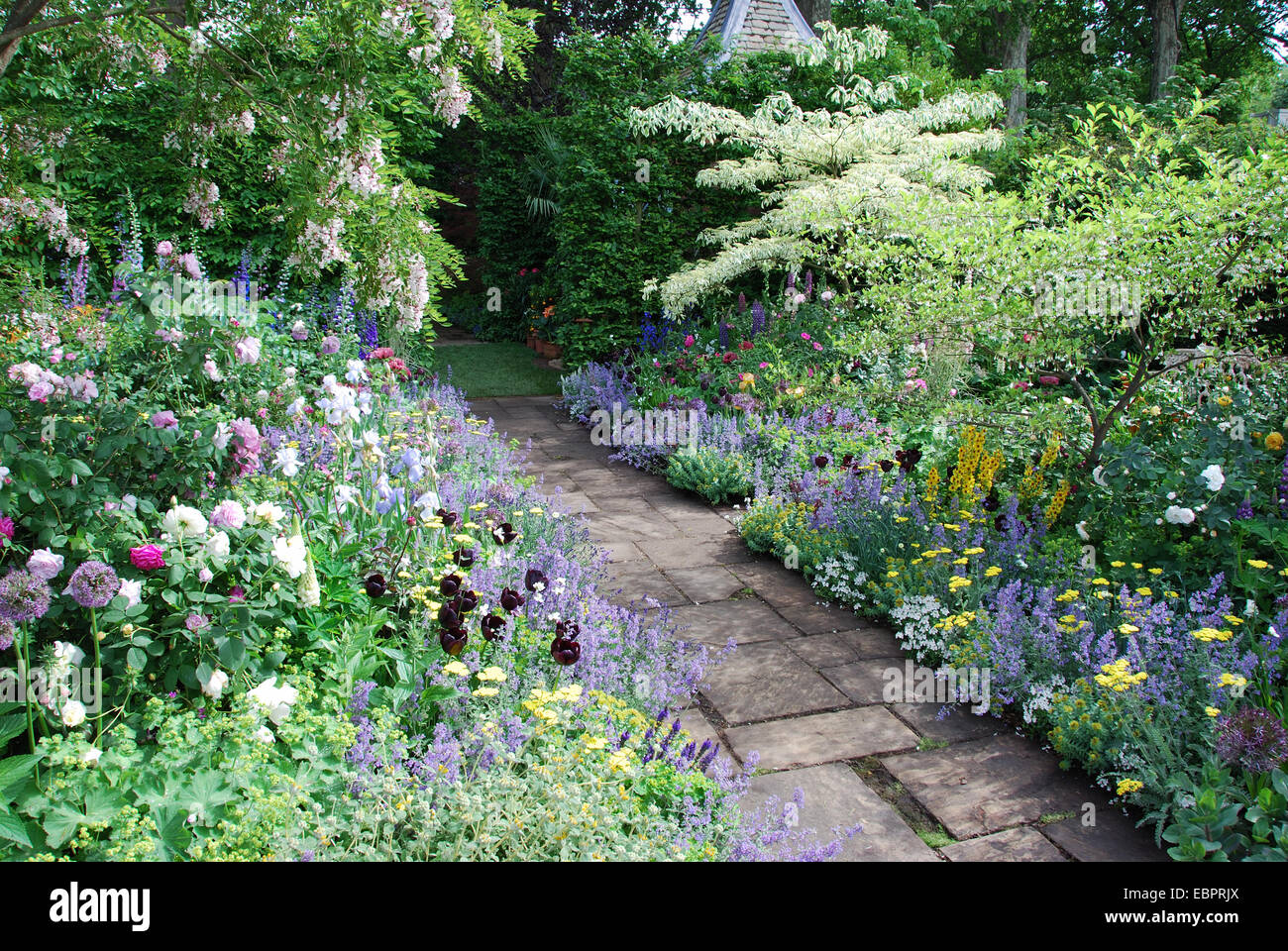 '100 years of Hidcote Manor', The Chris Beardshaw Show Garden, RHS Chelsea Flower Show 2007, London, UK Stock Photo