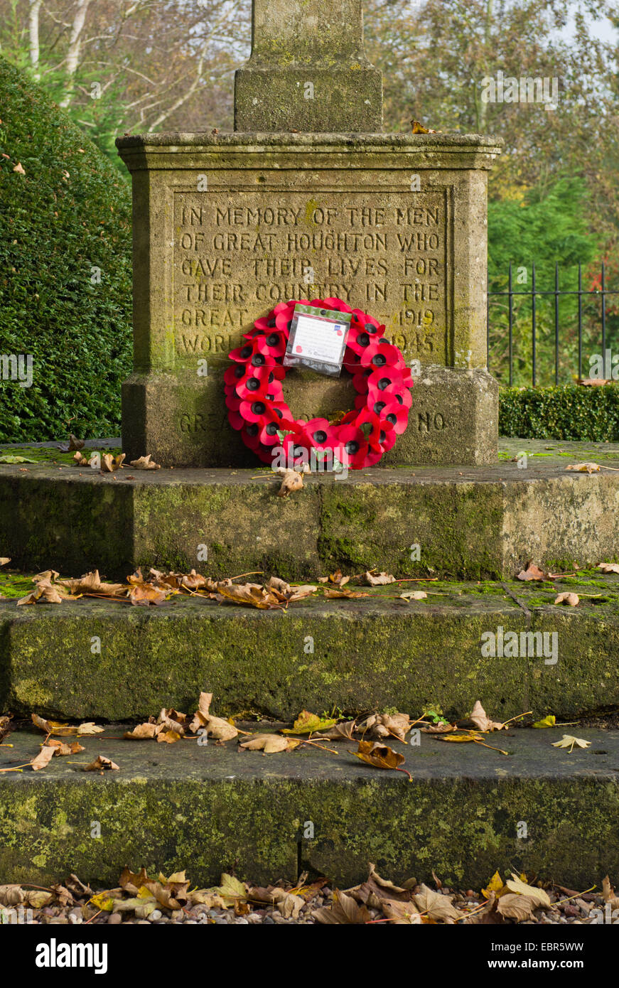 First World War memorial with carved inscription and poppy wreath, Great Houghton, Northamptonshire, UK Stock Photo