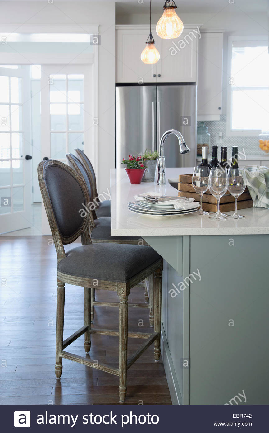 Kitchen with breakfast bar hires stock photography and images Alamy