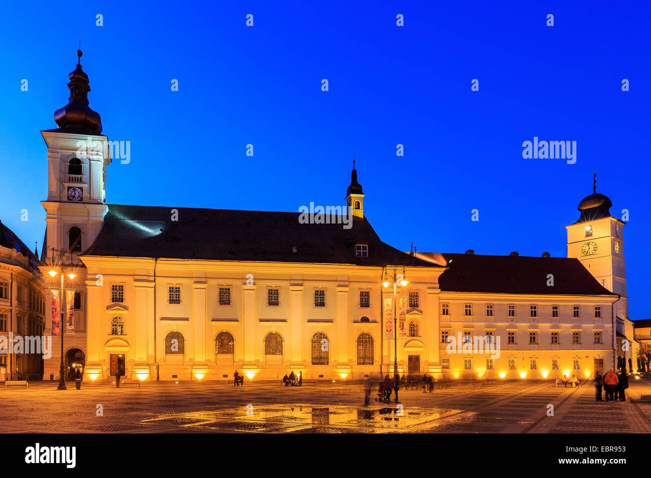 Sibiu, Transylvania, Romania central square at night time. Hermannstadt  city Stock Photo - Alamy