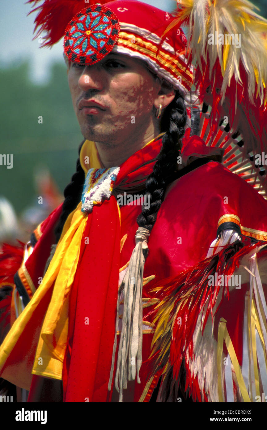 mohican with typical headdress of feathers and cultural dress at the pow wow in the Kahnawake reservation, Canada, Queebec, Montreal Stock Photo