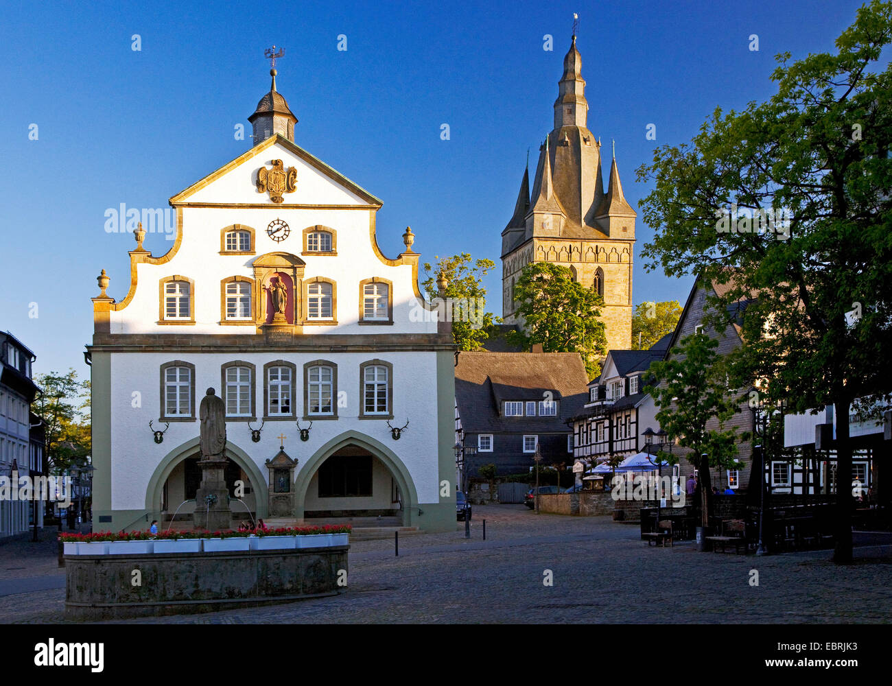 market place with Petrus fountain in front of the town-hall and the church Sankt Petrus und Andreas., Germany, North Rhine-Westphalia, Brilon Stock Photo