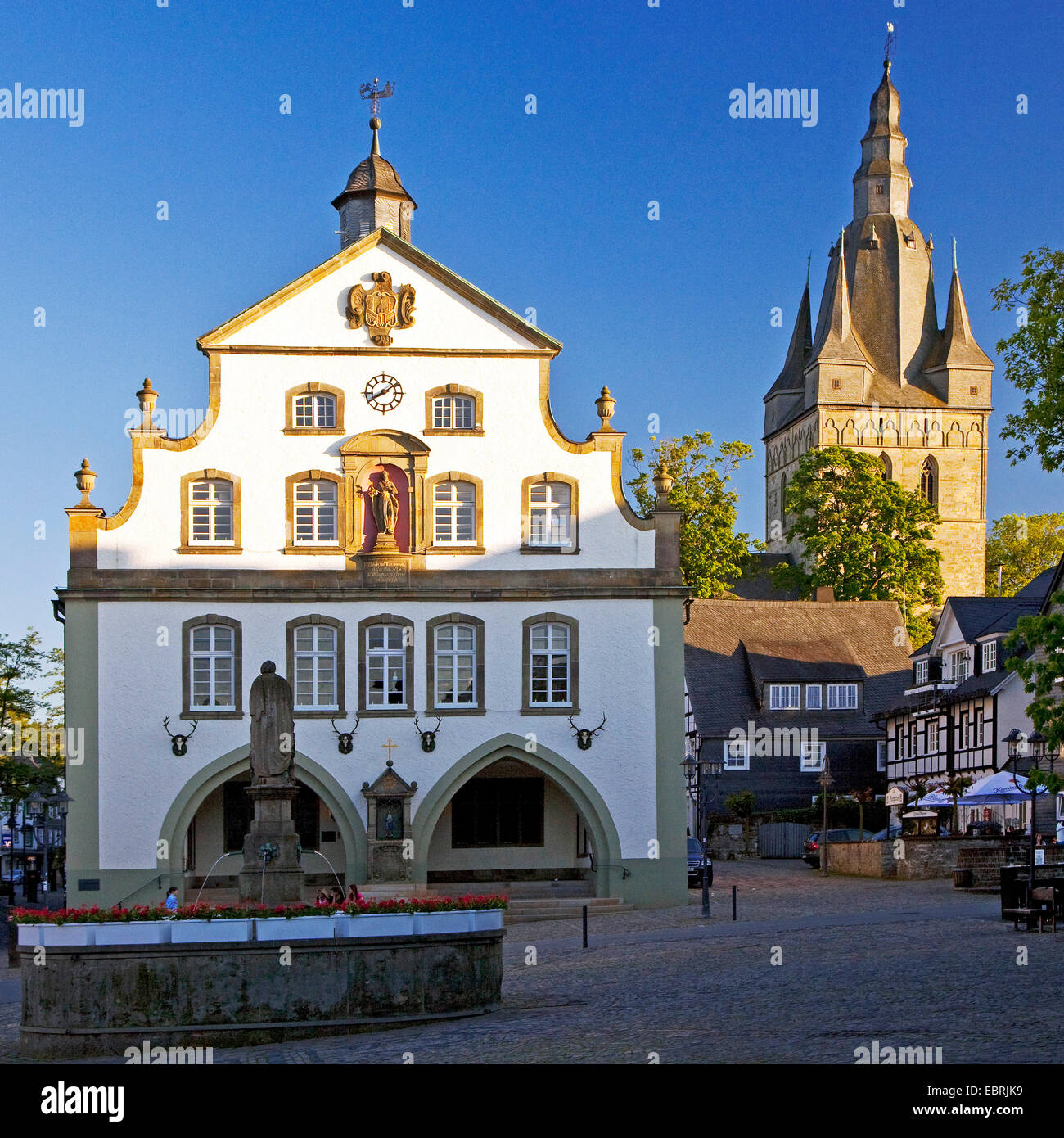 market place with Petrus fountain in front of the town-hall and the church Sankt Petrus und Andreas., Germany, North Rhine-Westphalia, Brilon Stock Photo