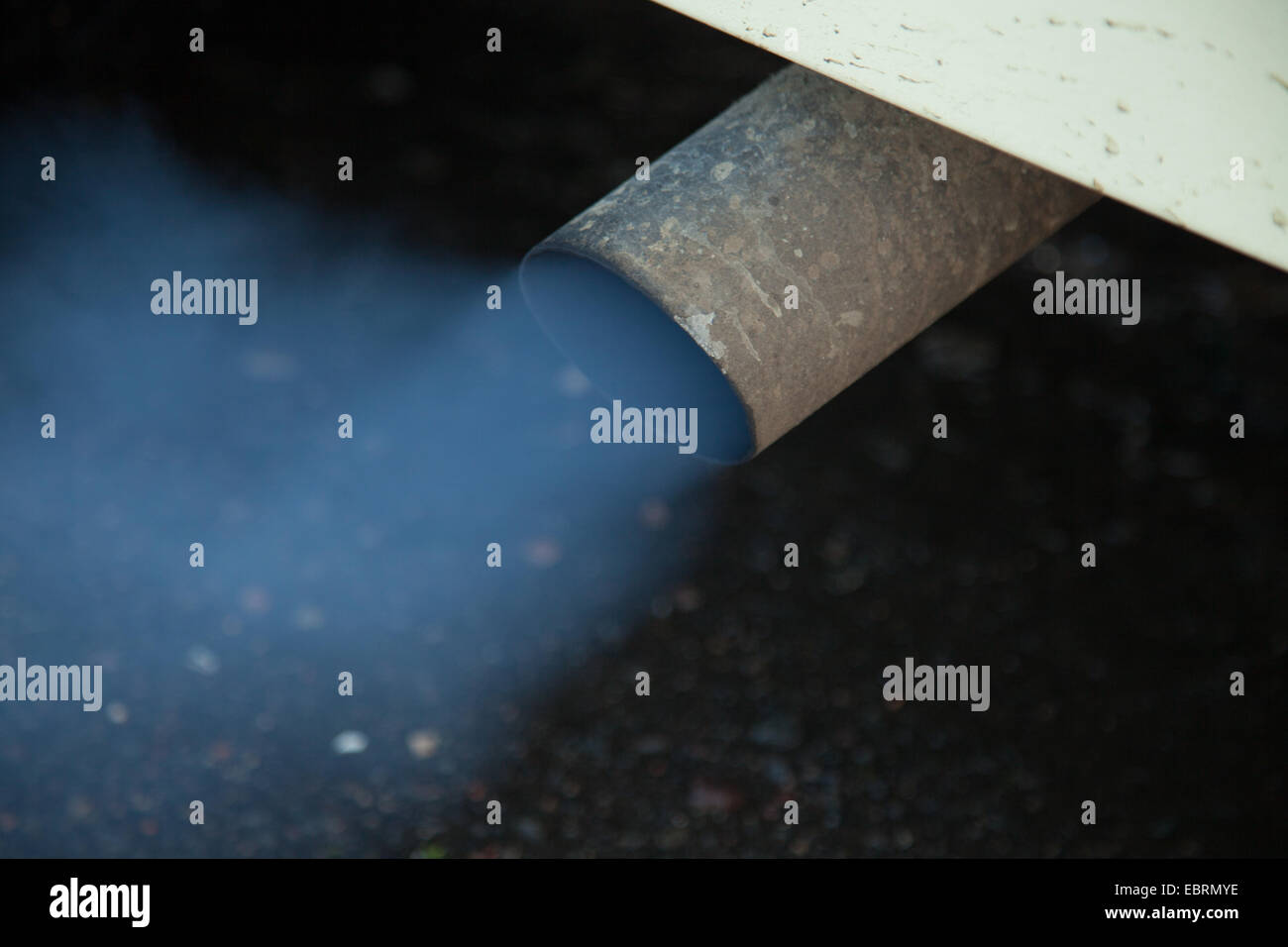 Car exhaust fumes hires stock photography and images Alamy