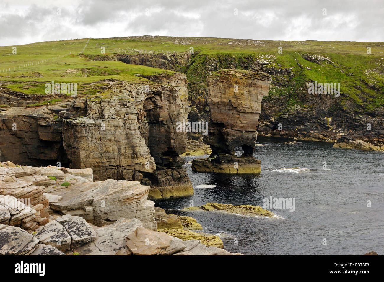 rocky coast and Yesnaby sea stack, United Kingdom, Scotland, Orkney, Orkney Mainland Stock Photo