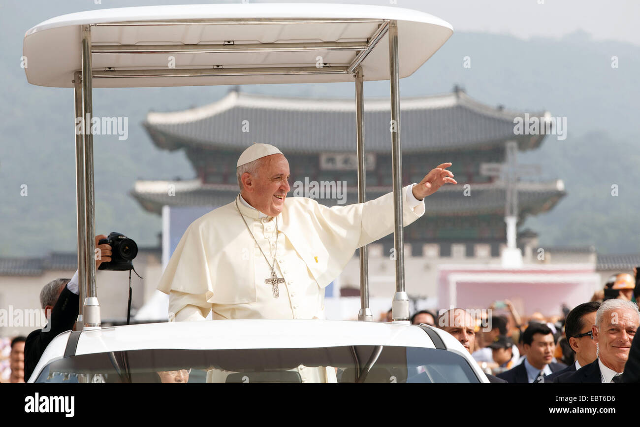 Pope Francis waves to followers as he arrives at Gwanghwamun Square