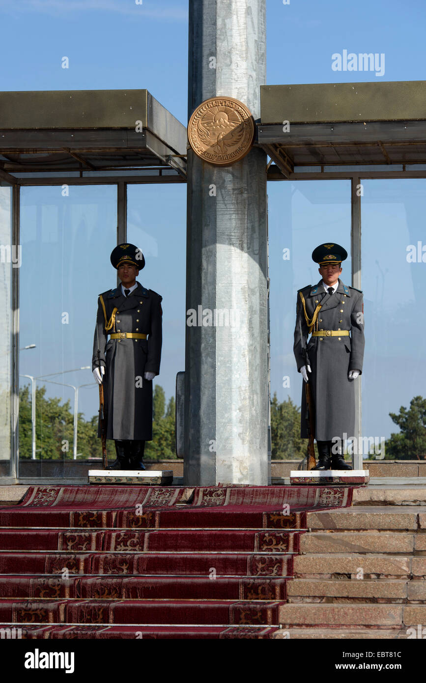 Guard of honour at Ala Too Ajanti (square), Bishkek, Kirgistan, Asia Stock Photo