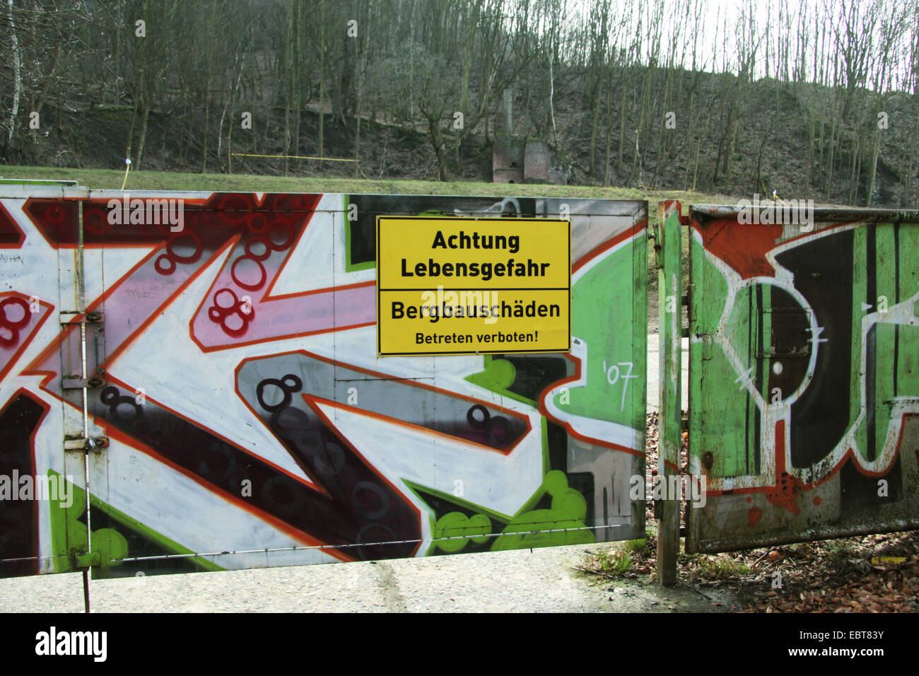 surface damages warning sign in Ruhr Area, Achtung Lebensgefahr, Bergbauschaeden. Betreten Verboten, Germany, North Rhine-Westphalia, Ruhr Area, Witten Stock Photo