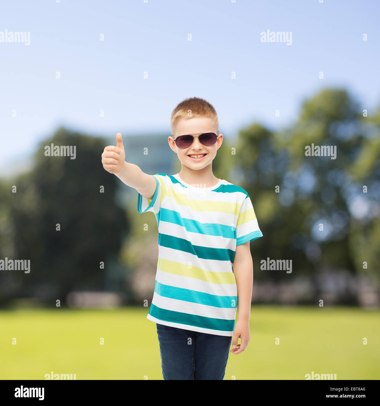 https://c8.alamy.com/comp/EBT8A6/smiling-cute-little-boy-in-sunglasses-EBT8A6.jpg
