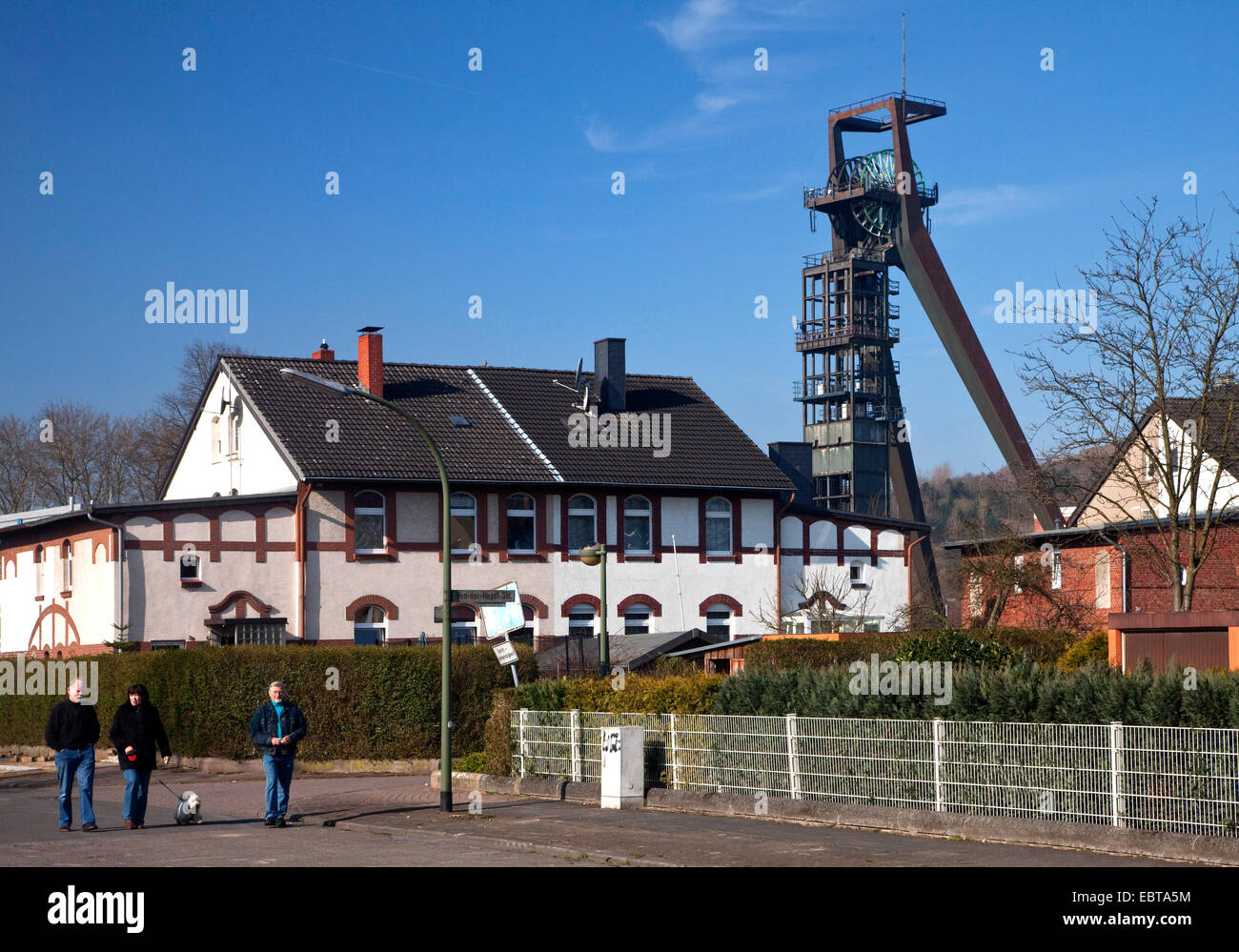 workers' housing estate Hochlarmark and pit frame, Germany, North Rhine-Westphalia, Ruhr Area, Recklinghausen Stock Photo