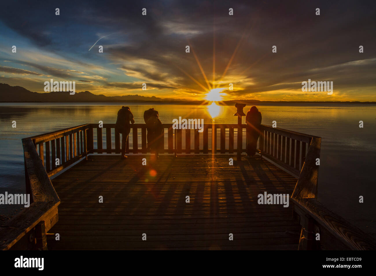 eevening glow over lake Chiemsee with Alps, persons on a viewing platforms, Germany, Bavaria, Lake Chiemsee, Seebruck Stock Photo