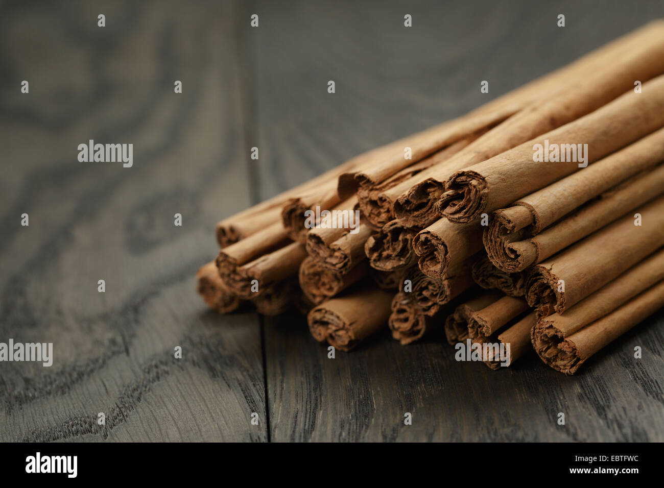 true cinnamon sticks, on rustic oak table Stock Photo
