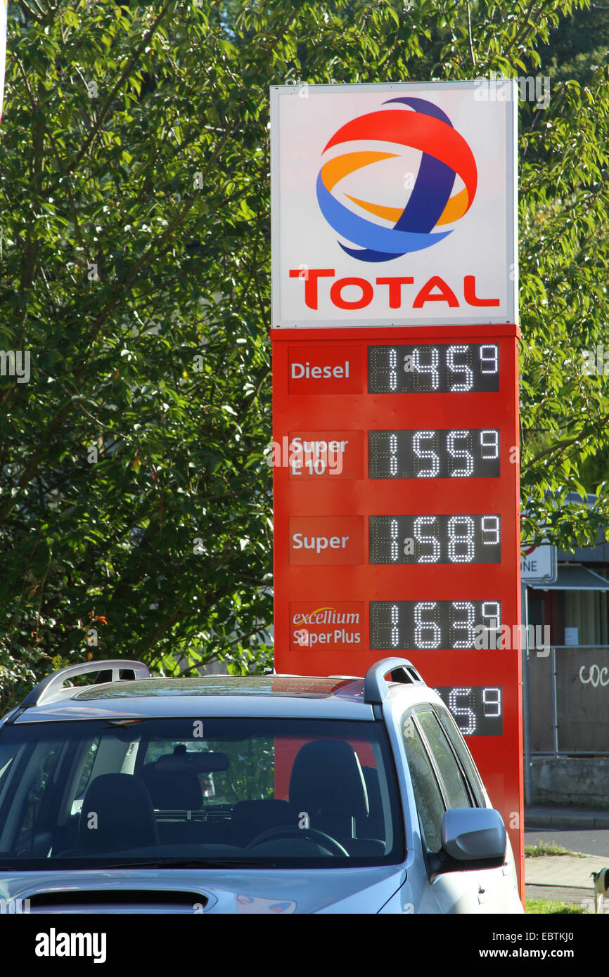 costs for fuel at a filling stations, Germany, North Rhine-Westphalia Stock Photo