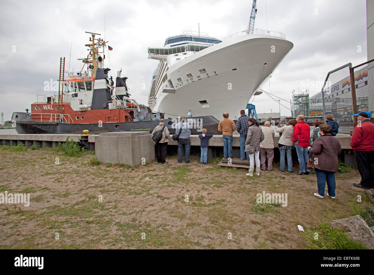 people watching the Undocking of Celebrity Silhouette, Meyer Werft Papenburg, Germany, Lower Saxony, Papenburg Stock Photo