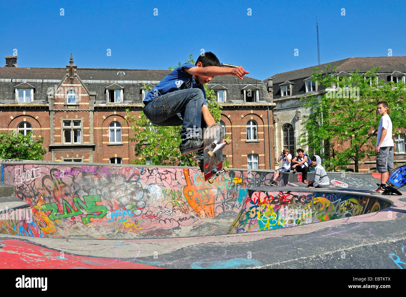 Boy skateboard 12 years old hires stock photography and images Alamy