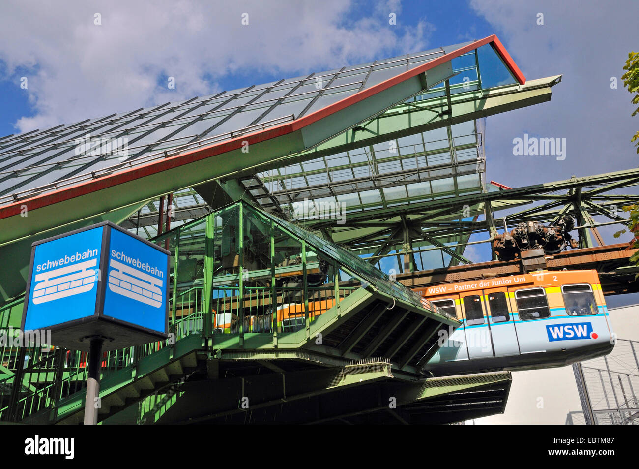 Wuppertaler Schwebebahn, Wuppertal Floating Tram at station Kluse/Schauspielhaus, Germany, North Rhine-Westphalia, Wuppertal Stock Photo