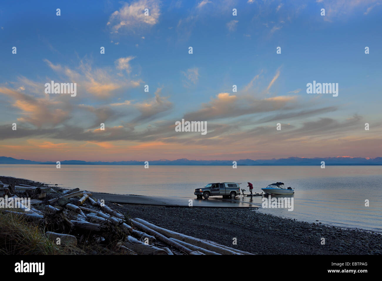 Pulling clouds on the water hi-res stock photography and images - Alamy