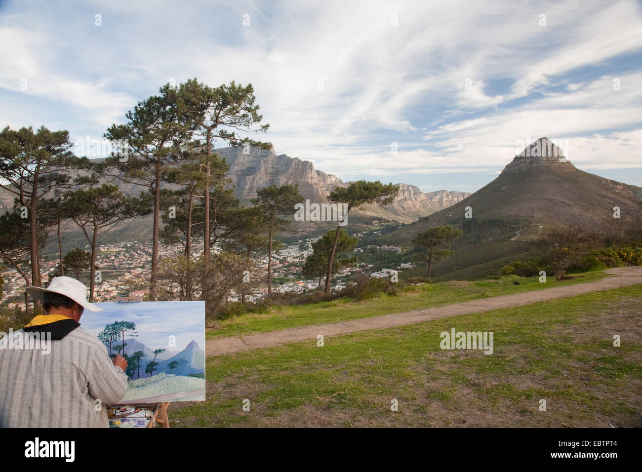 painter with easel painting Lion's Head and table mountain, South Africa, Western Cape, Capetown Stock Photo