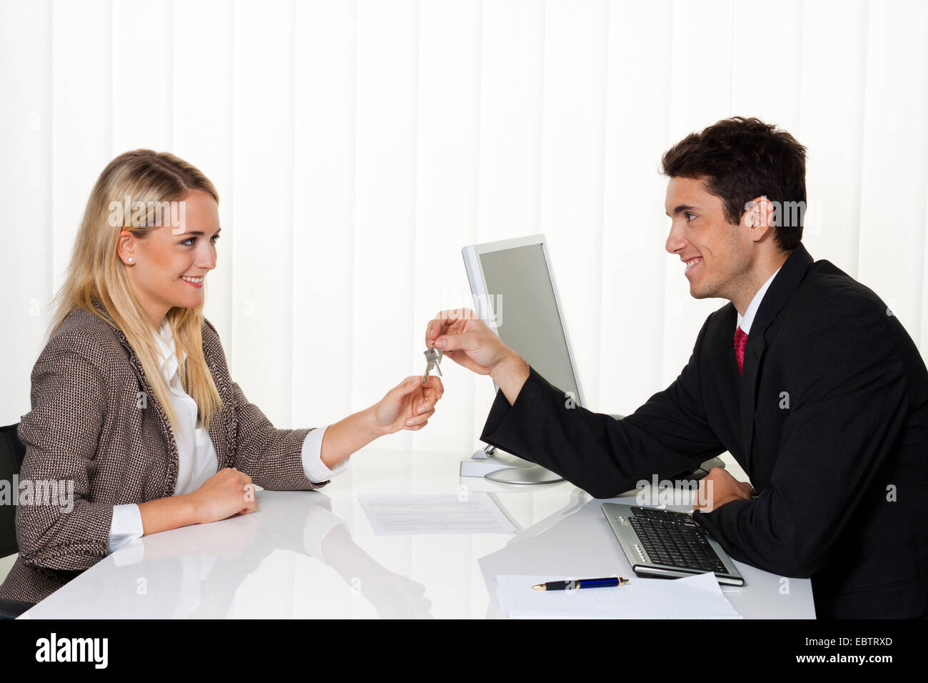 real estate broker and tenant with contracting lease, delivery of keys