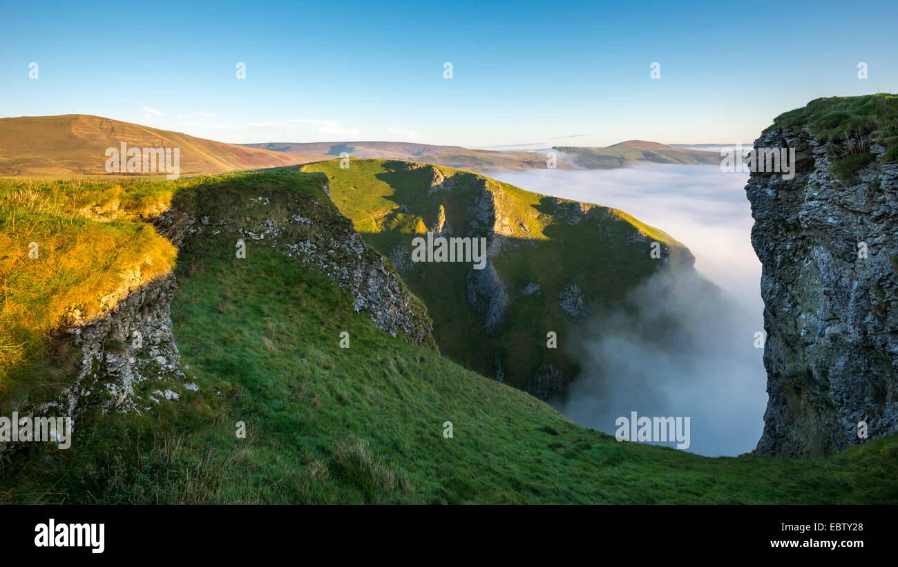 Magical morning of mist and low cloud in the Hope valley. Mist drifting around Winnats Pass creating atmospheric conditions. Stock Photo
