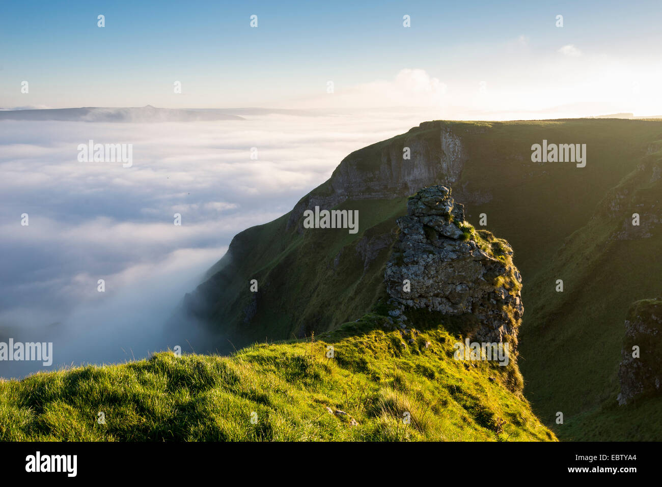 Magical morning of mist and low cloud in the Hope valley. Mist drifting around Winnats Pass creating atmospheric conditions. Stock Photo