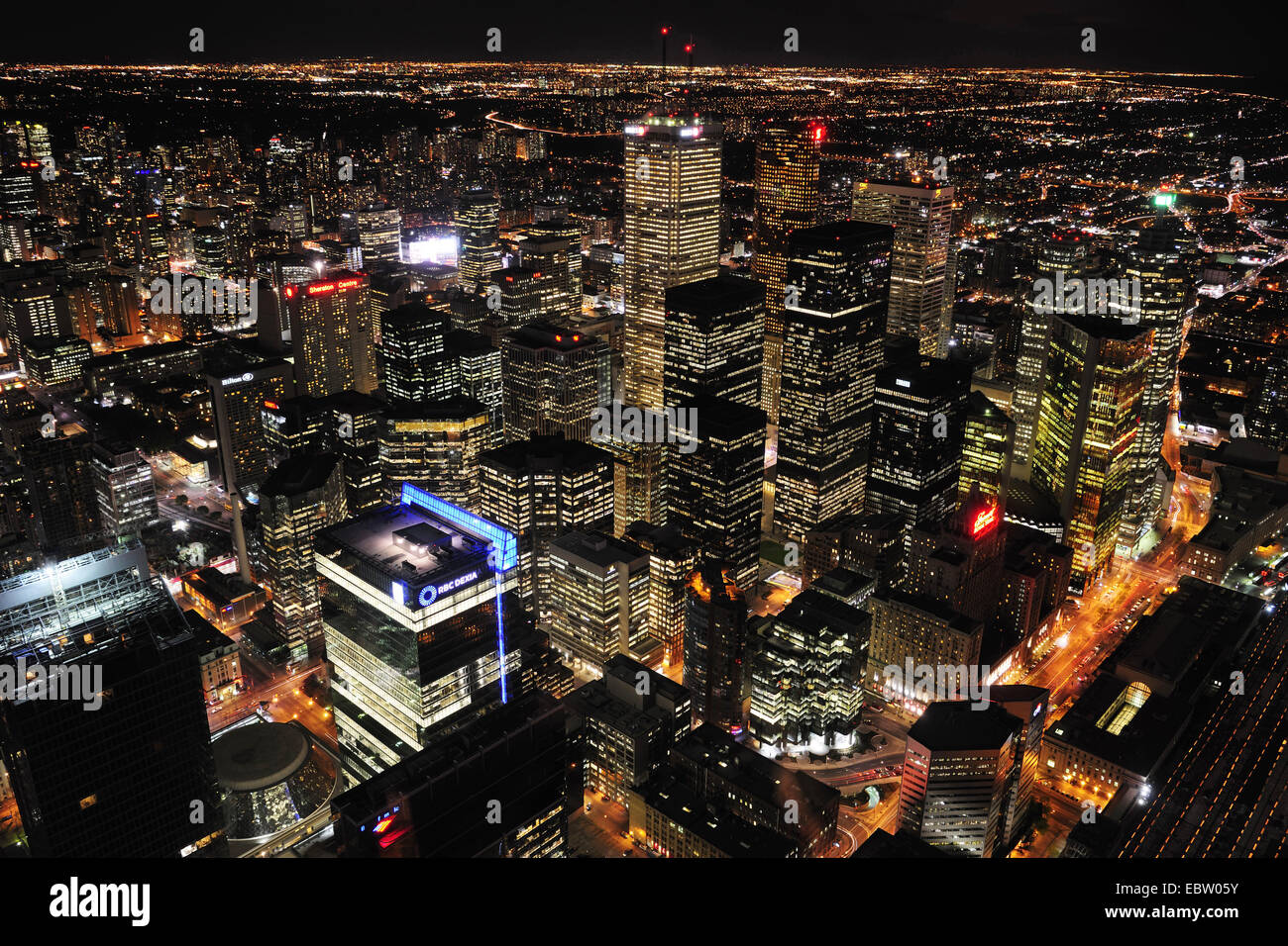 tallest building in canada at night