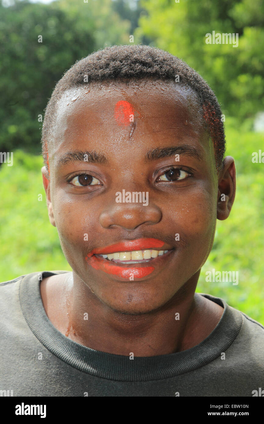 Achiote, Annatto, Lipstick Tree, Urucum (Bixa orellana), man with lips coloured by annatto, Tanzania, Sansibar Stock Photo