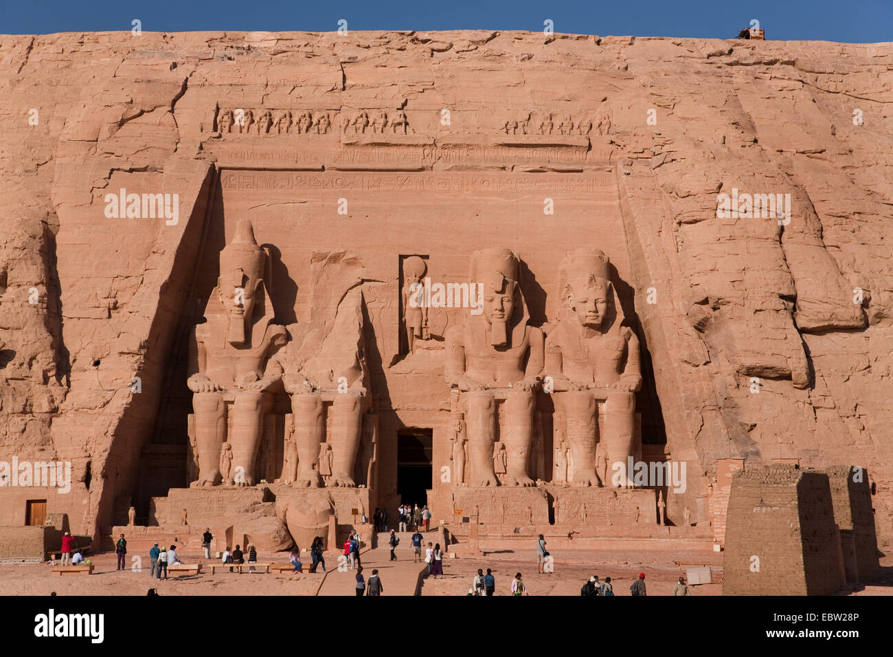 Statues at abu simbel hires stock photography and images Alamy