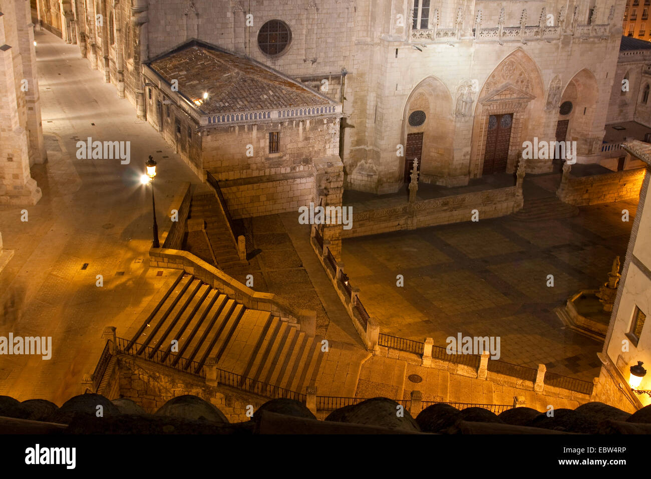 nightly view from above on the deserted cathedral square lit by street lights, Spain, Kastilien und Le¾n, Burgos Stock Photo