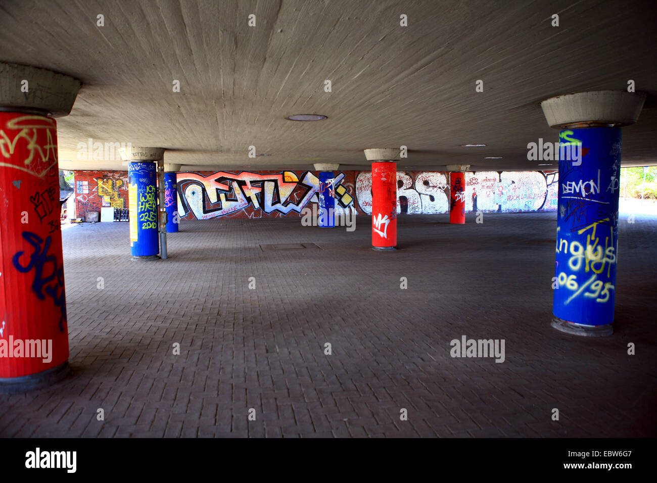 Stephani Bridge graffiti under Stephani Bridge, Germany, Bremen Stock Photo - Alamy
