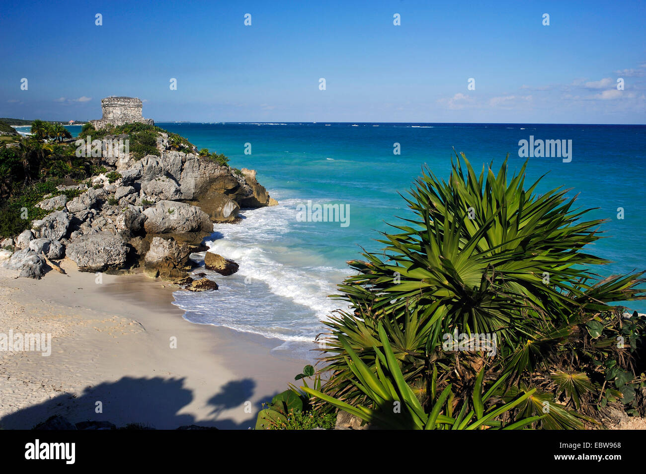 building at the Maya city of Tulum over the breach of the Caribbean Sea, Mexico, Riviera Maya Stock Photo