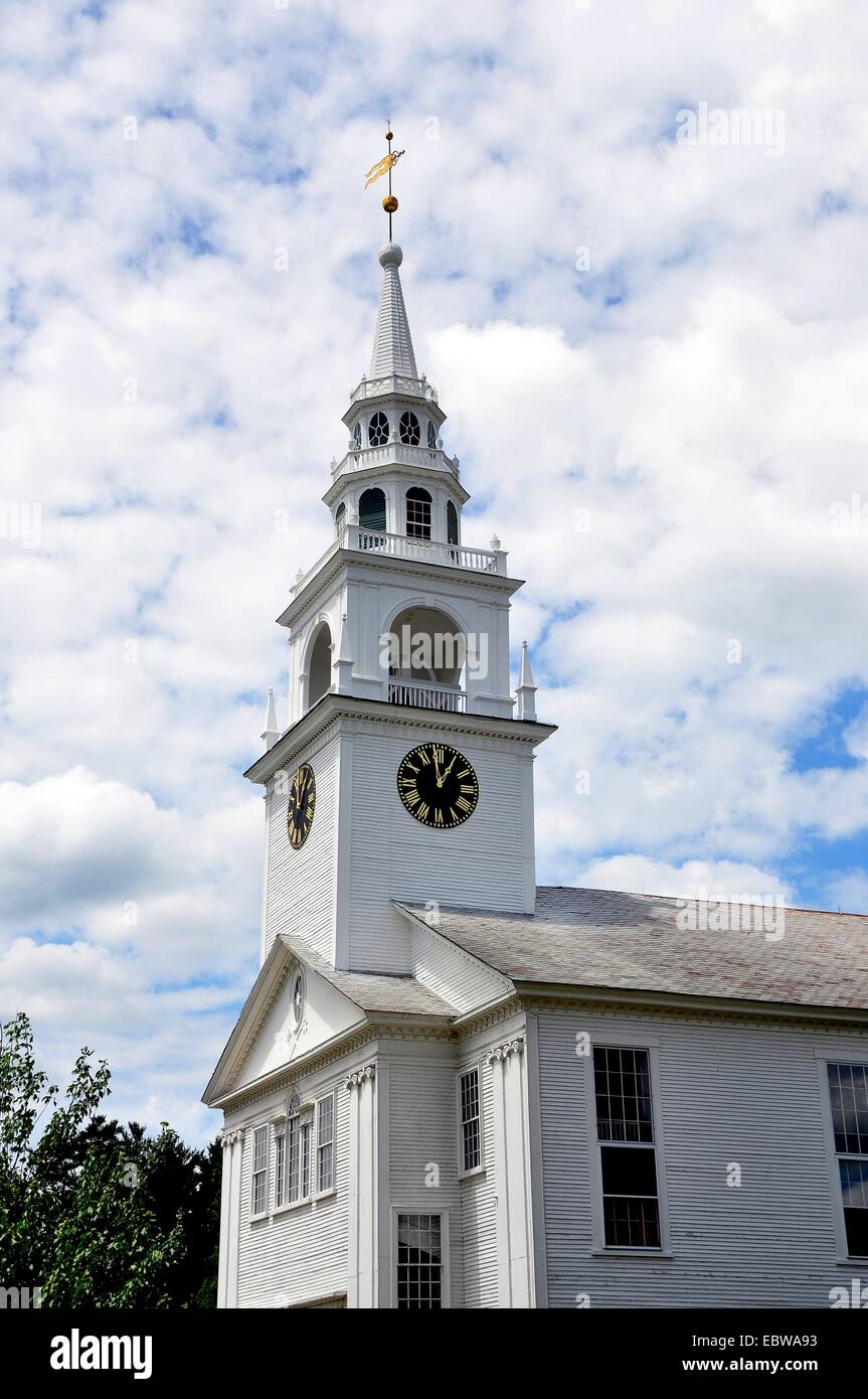 HANCOCK, NEW HAMPSHIRE:  18th century First Congregational Church, built in traditional white clapboard New England style Stock Photo