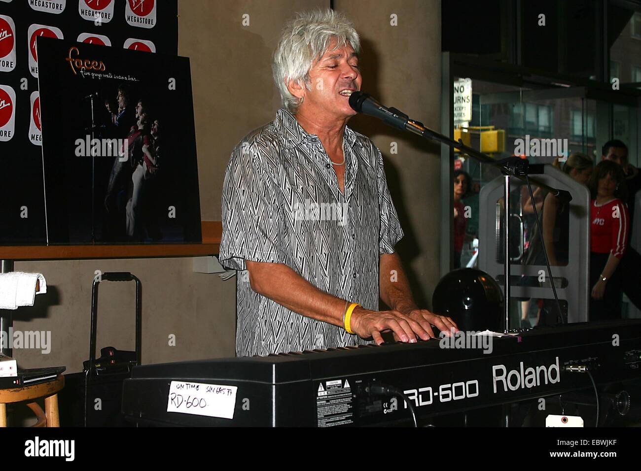 File. 4th Dec, 2014. IAN MCLAGAN, a funloving keyboardist who played