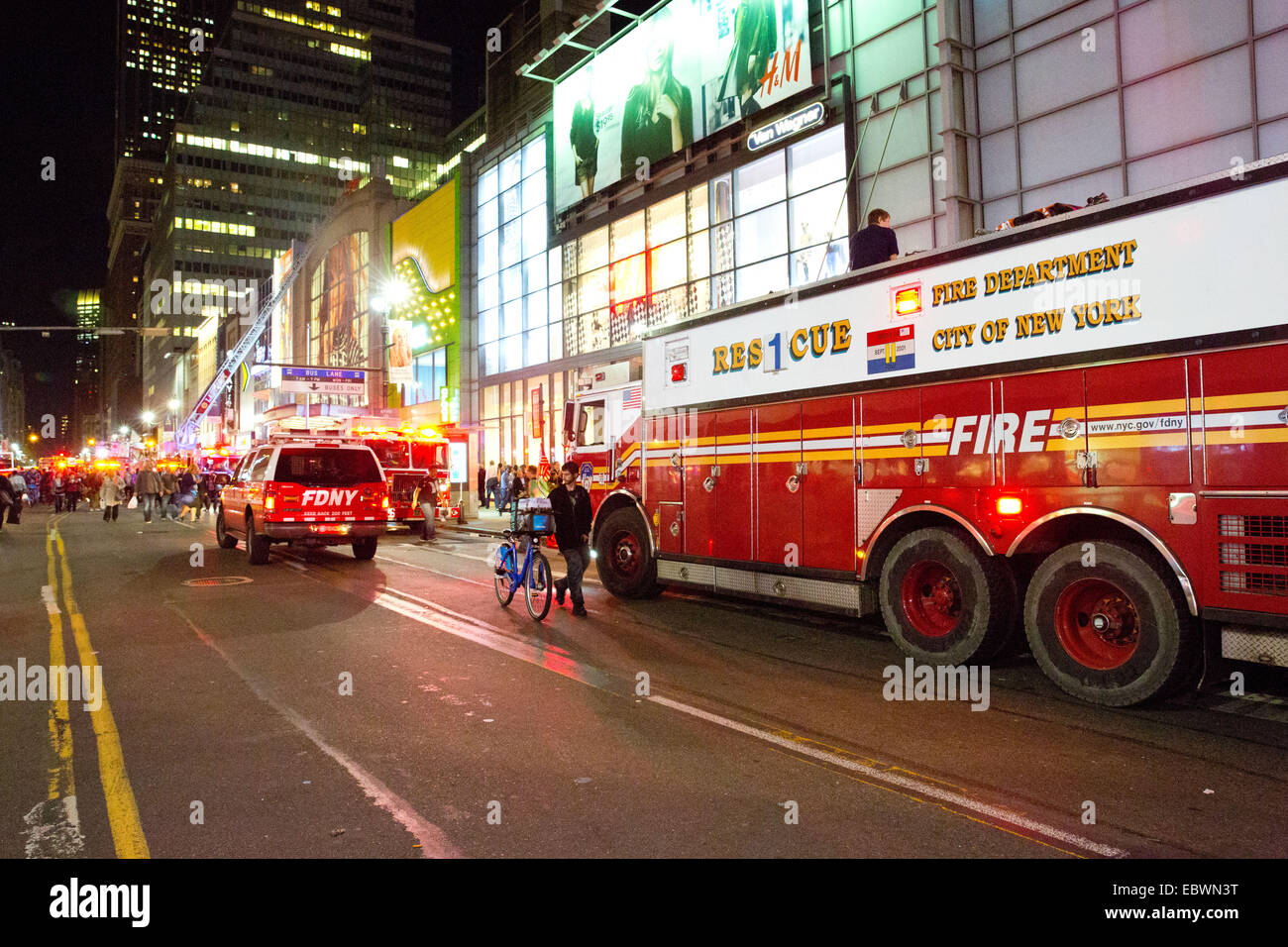 Fdny rescue 1 hi-res stock photography and images - Alamy