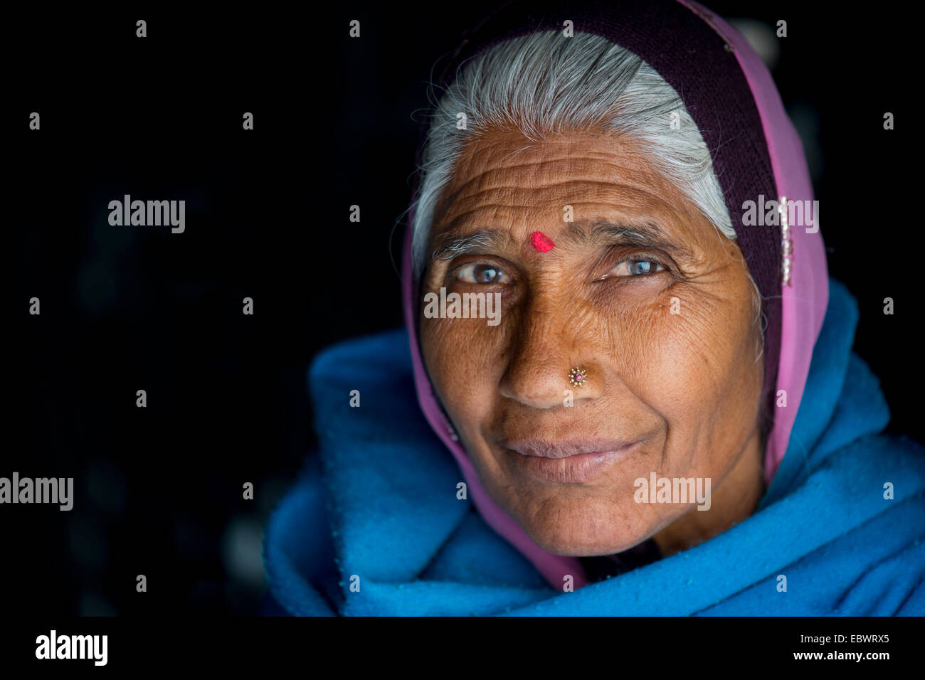 Mature woman with red bindi on her forehead, Chittorgarh Fort, Chittorgarh, Rajasthan, India Stock Photo