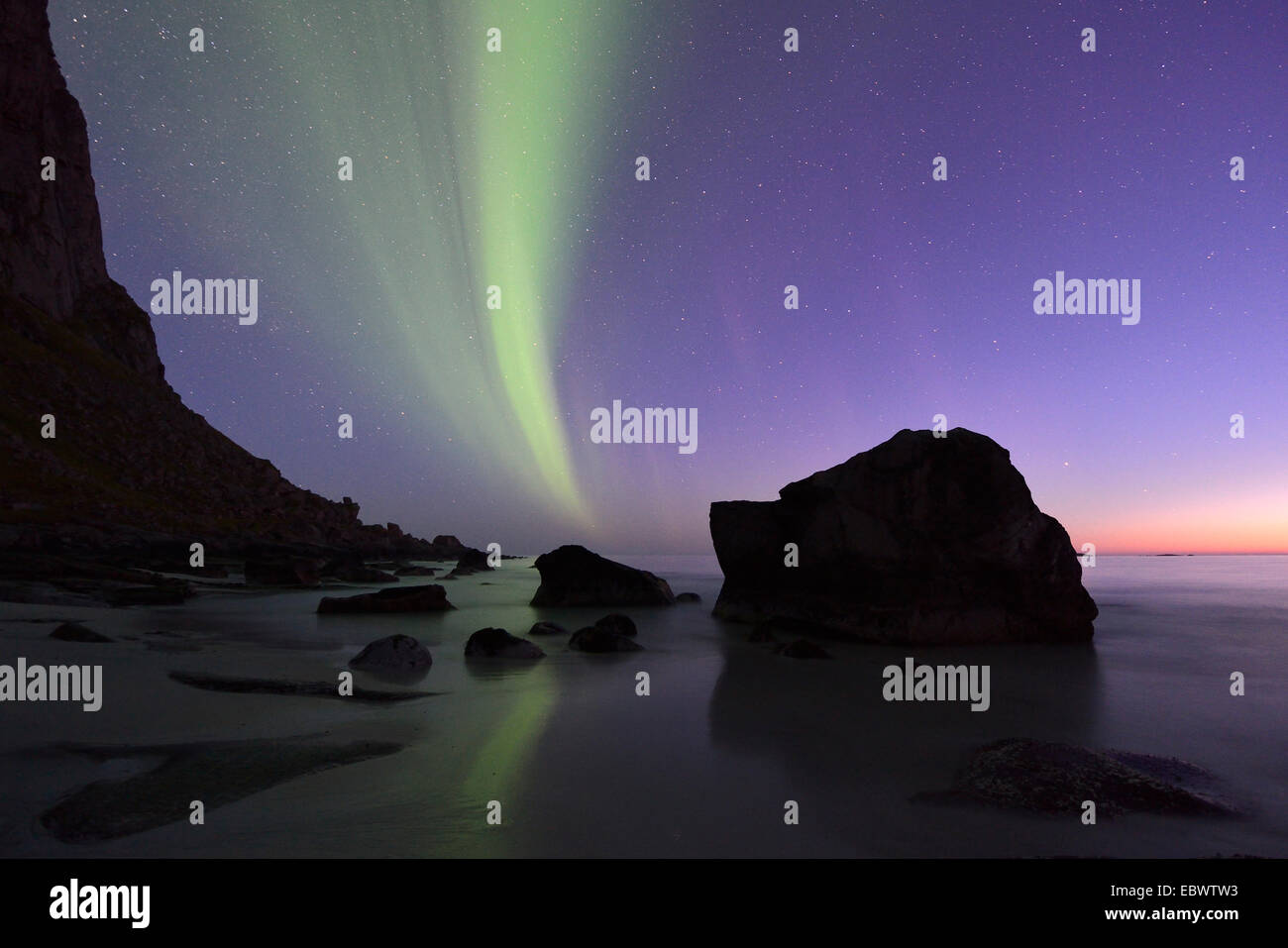 Northern Lights on Utakleiv Beach, Vestvågøy, Lofoten, Norway Stock Photo