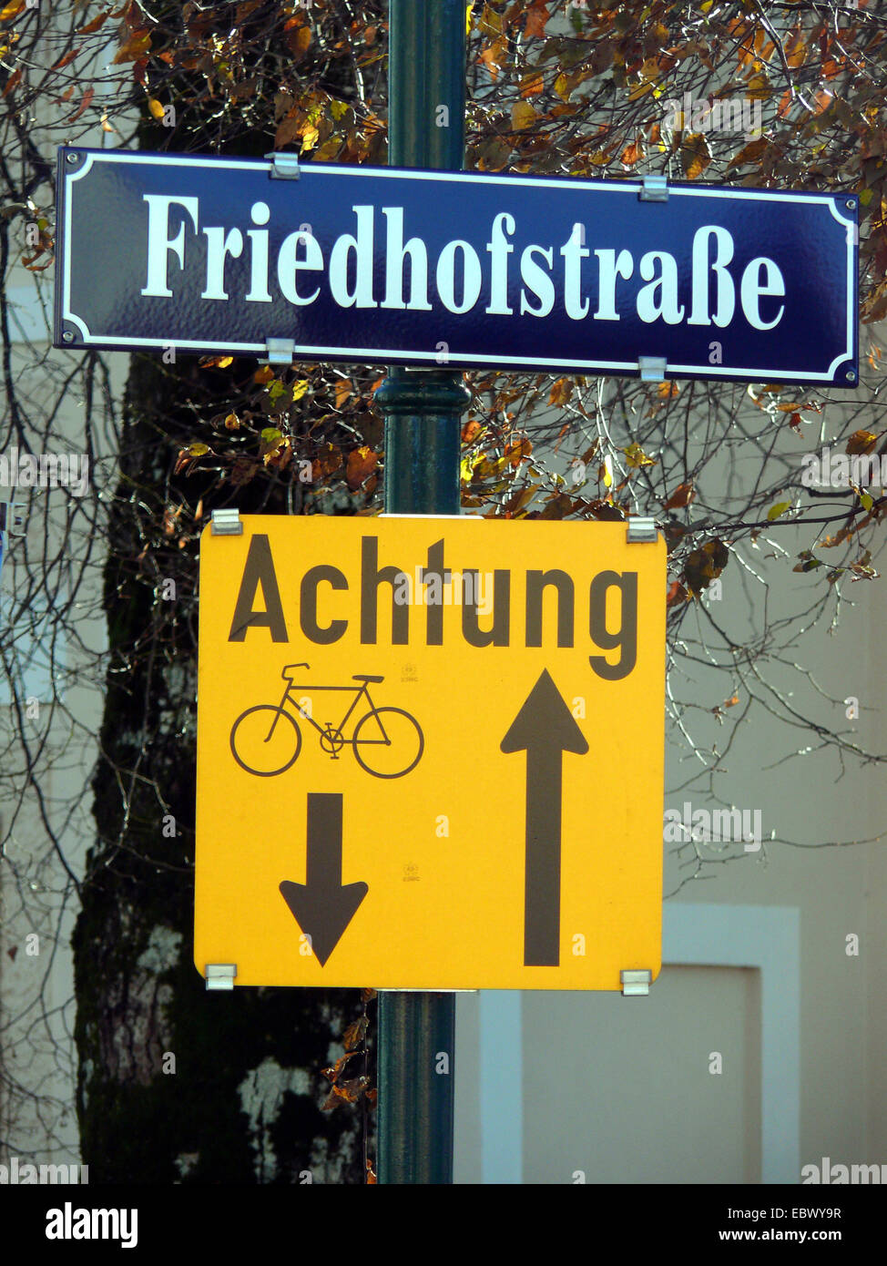 attention two-way traffic, Friedhofstrasse Stock Photo