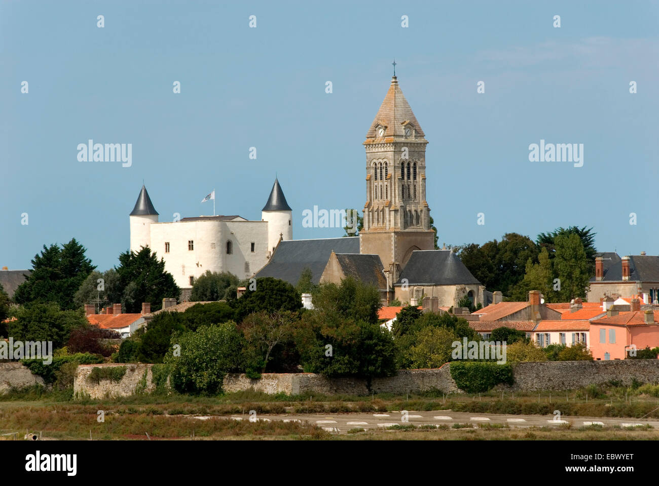 city panorama with castle and church Saint Philibert on the �le de Noirmoutier, France, Vendee, Pays de la Loire, Insel Noirmoutier Stock Photo
