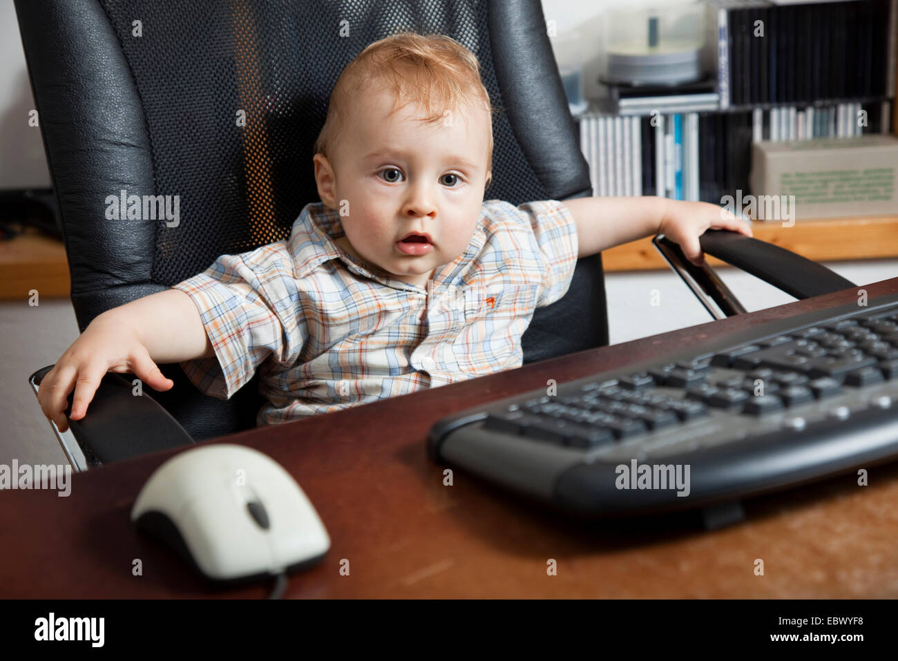 Swivel chair hires stock photography and images Alamy