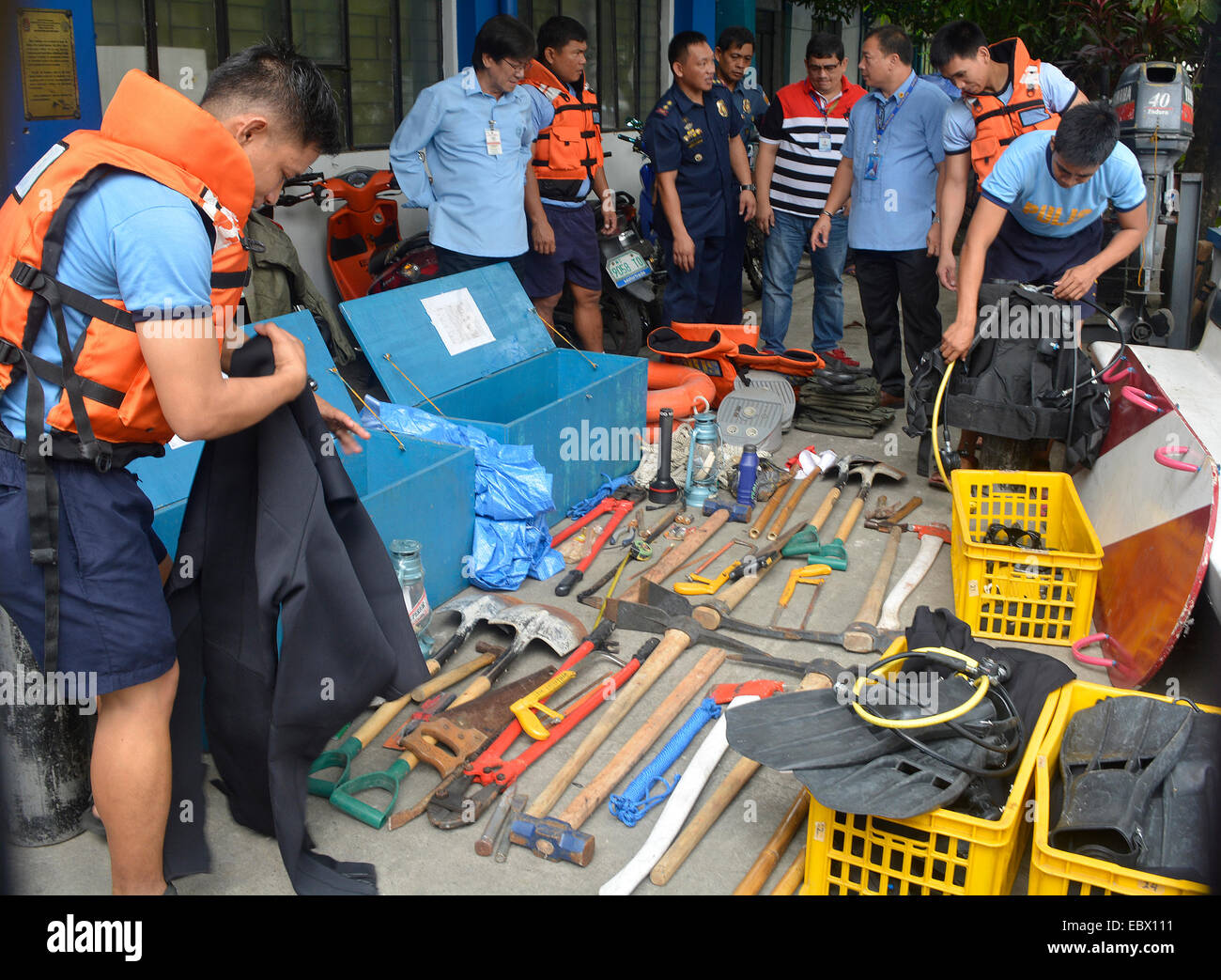 The Philippine National Police Maritime Group, prepare the equipment