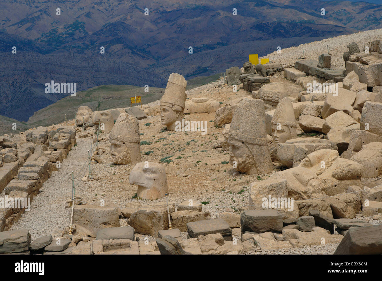 free-standing heads of over-size statues of kings and deities at the ancient sanctum and tomb at Mount Nemrut, Turkey, Anatolia, Taurusgebirge Stock Photo