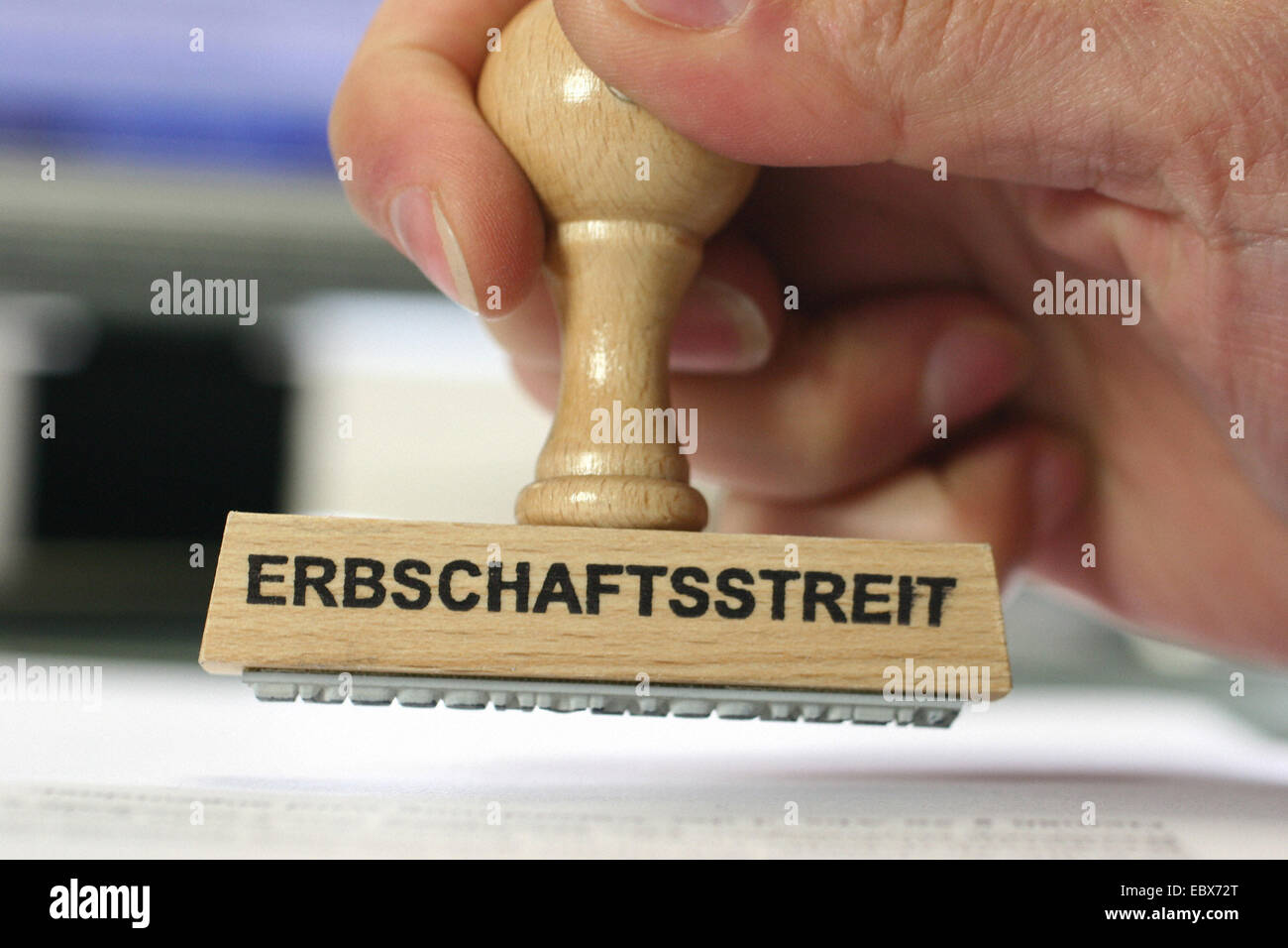 hand with a stamp Erbschaftsstreit, inheritance controversy Stock Photo