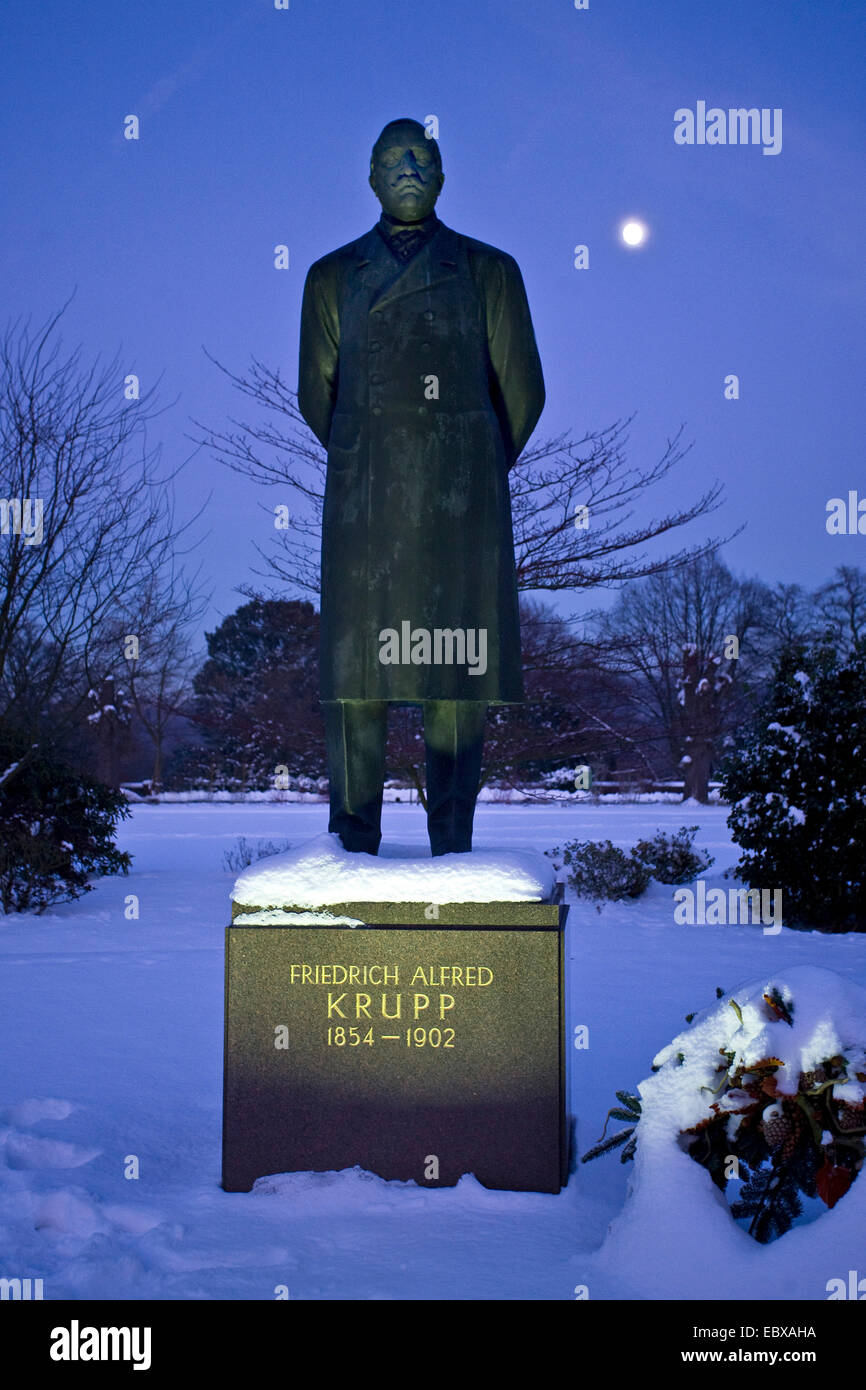 statue of Friedrich Alfried Krupp (1854-1902) in front of Villa Huegel, Germany, North Rhine-Westphalia, Ruhr Area, Essen Stock Photo